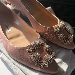 MANOLO BLAHNIK HANGISIFLAT Light Pink Satin Jewel Buckle Flat Pumps